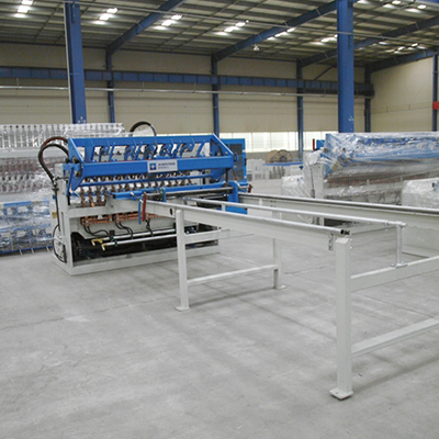 China steel fence welded wire mesh machine factory